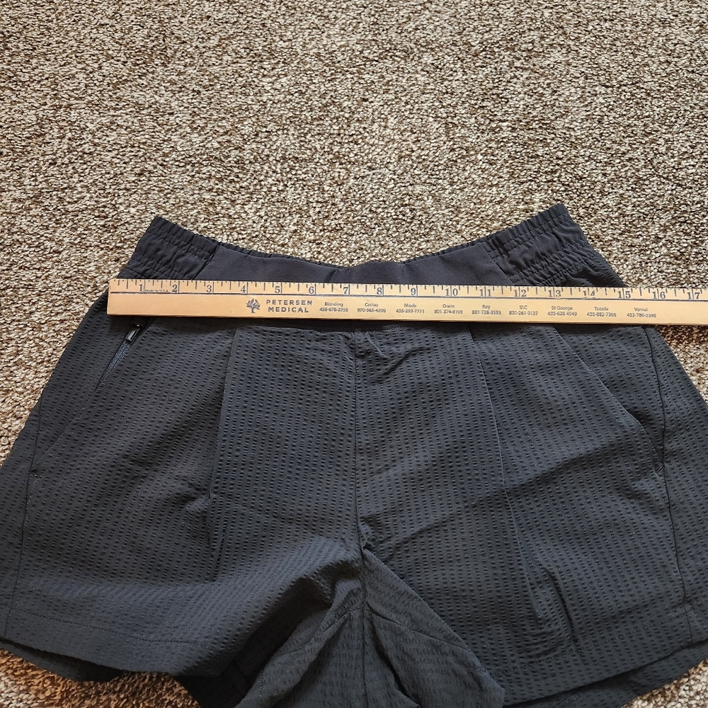 Athleta Textured Brooklyn Shorts In Black Size 4 - Picture 6 of 8